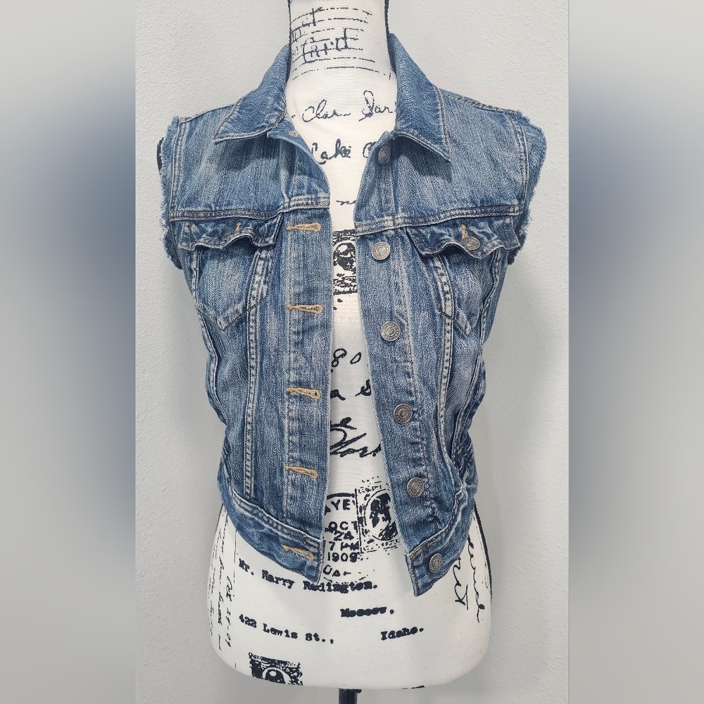 Aritzia Talula Women's Light Wash Raw Hem Denim Cropped Biker Vest Blue Size XS